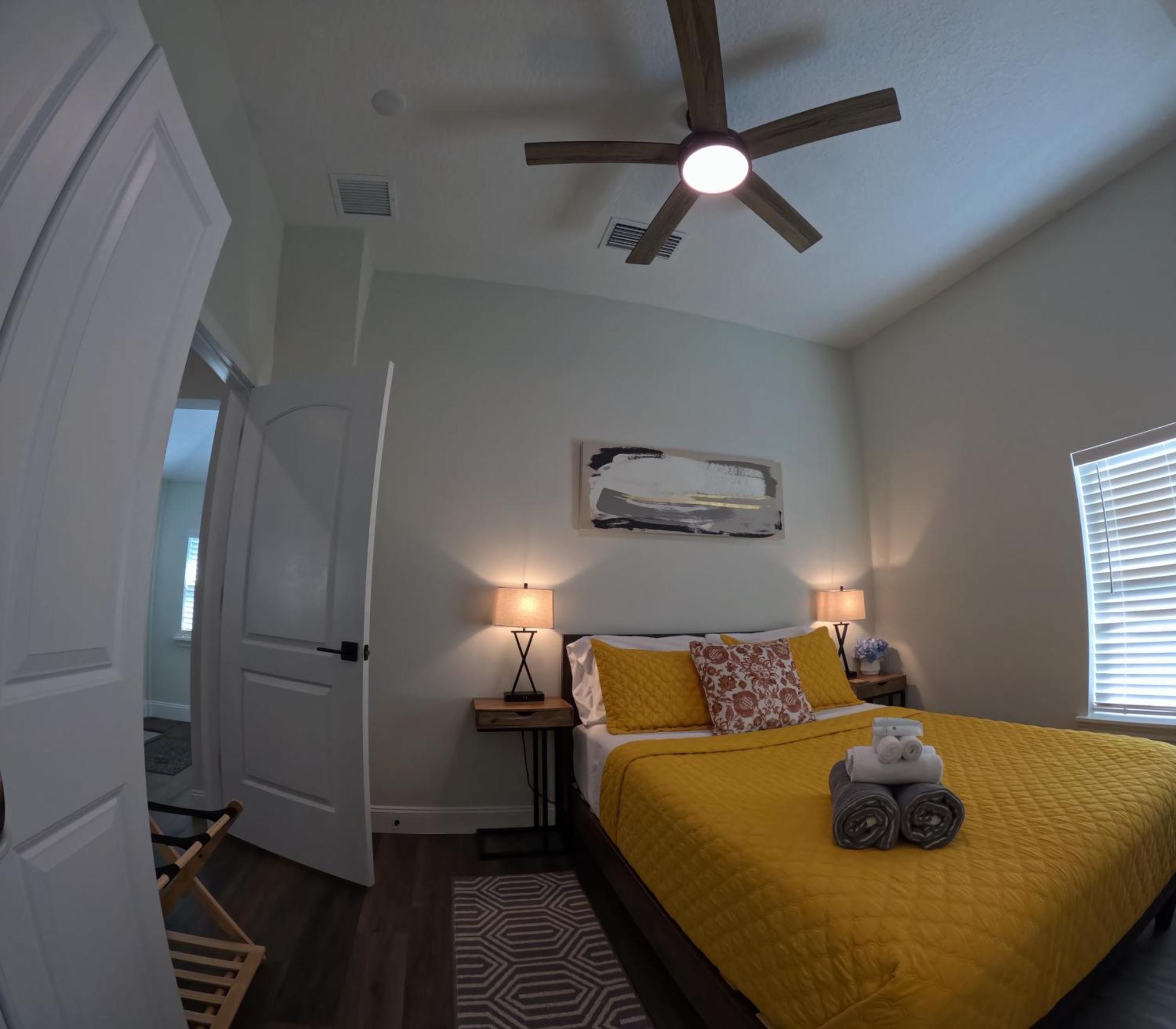 Steps To Trolley #11, Tesla Wall Connector, Walk Downtown St. Augustine Ngoại thất bức ảnh
